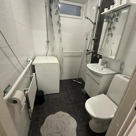 For 4 People With Free Parking!