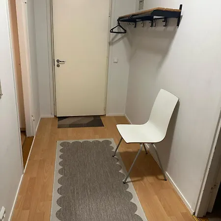 For 4 People With Free Parking! קמי