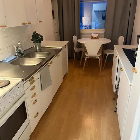 For 4 People With Free Parking! קמי