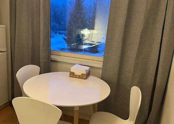 For 4 People With Free Parking! קמי