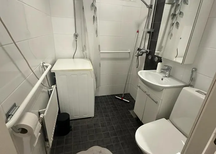 For 4 People With Free Parking!