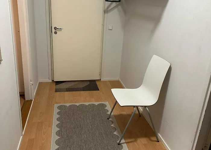 For 4 People With Free Parking! קמי