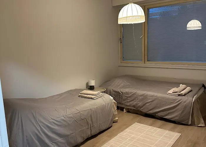 For 4 People With Free Parking! קמי