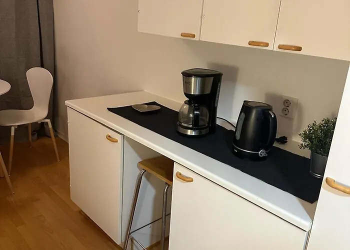 For 4 People With Free Parking! * קמי