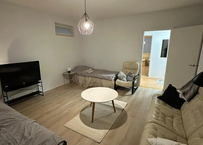 דירה For 4 People With Free Parking! *